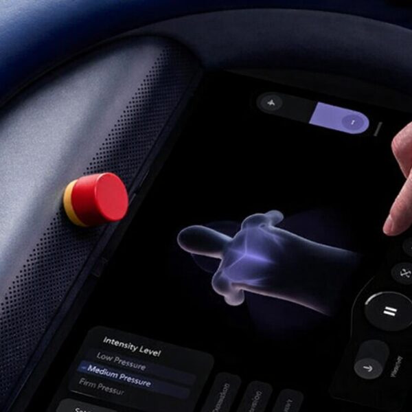 Patient facing interface with touch screen and integrated Emergency Stop button (E-Stop switch) Ø 25mm actuator with no legends.